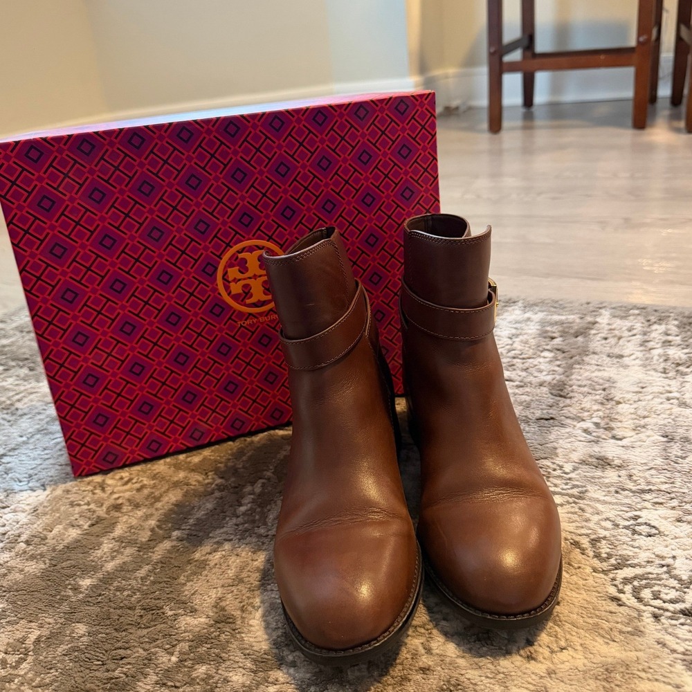 Tory Burch Brooke Brown Calf Leather Ankle Bootie Gold Logo Womens 7